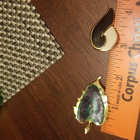 2 Pair Retro Earrings - Picture 5 of 5